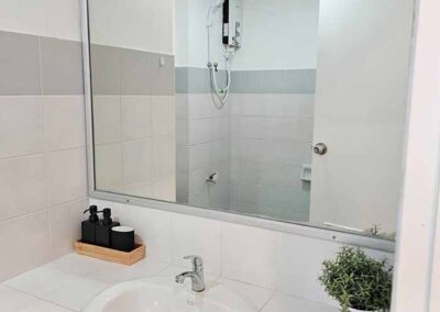 Pattaya Condotel Chain Bathroom