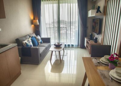 The Sky Con Siracha (1BR16F)